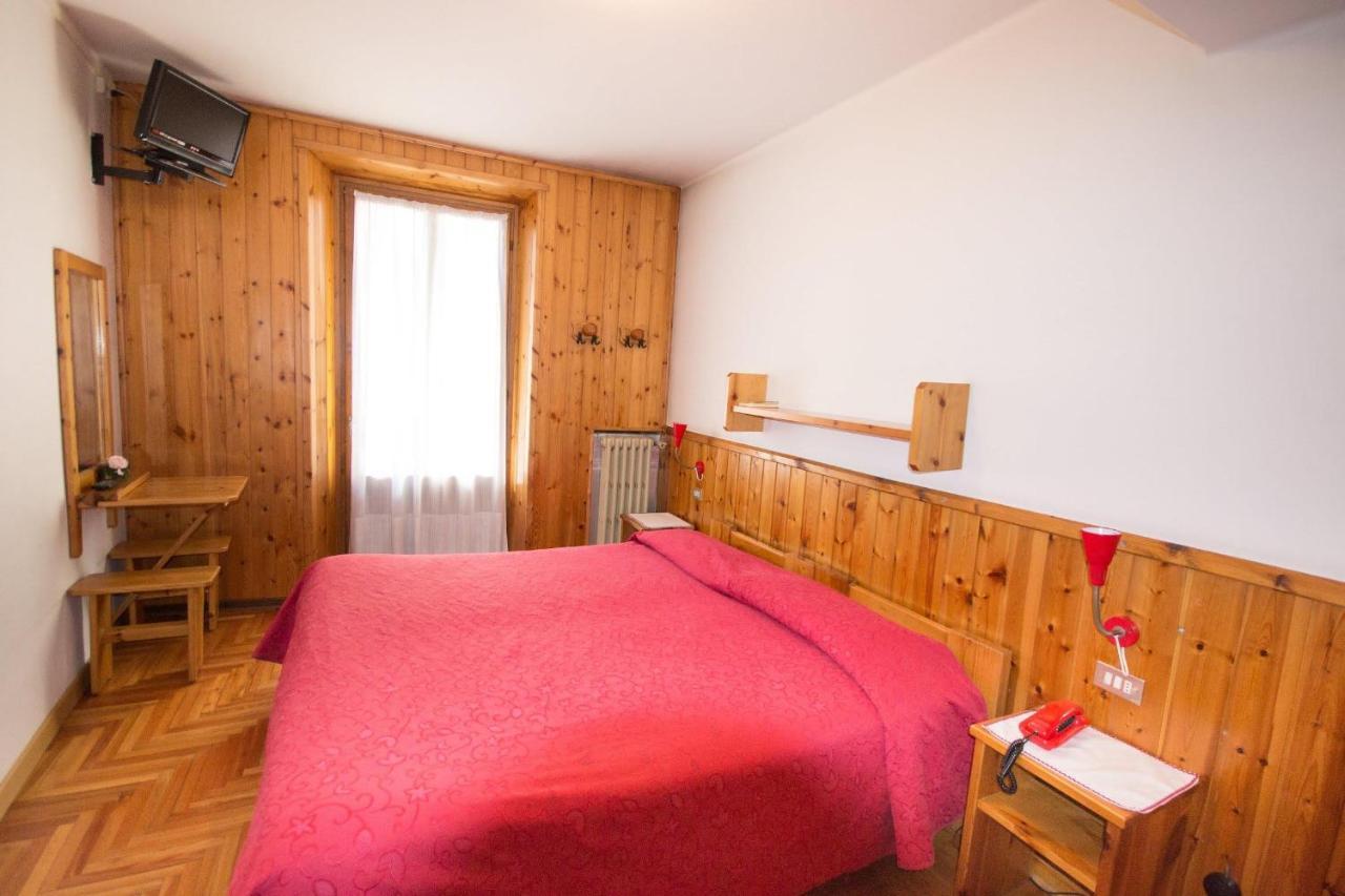 Meuble Albergo Dante Bormio Kültér fotó