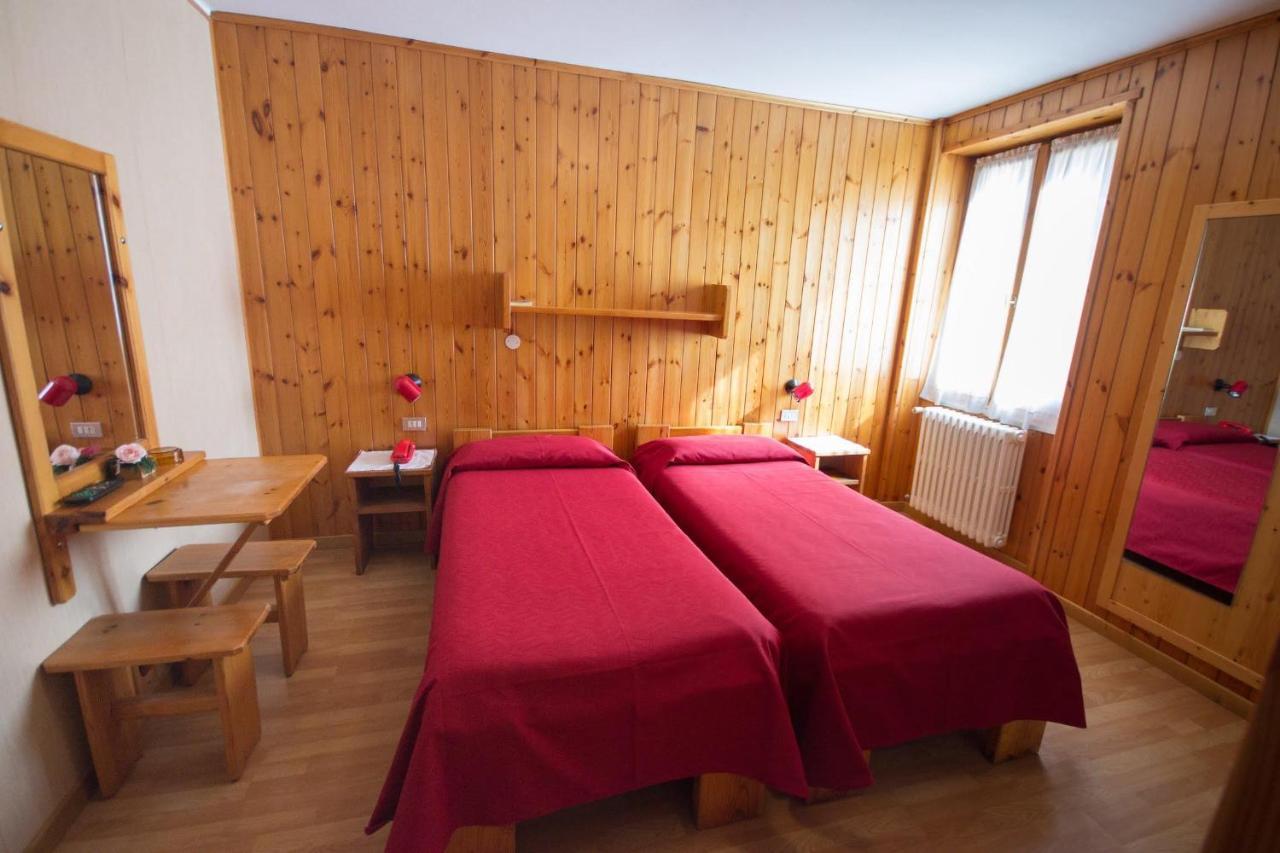 Meuble Albergo Dante Bormio Kültér fotó
