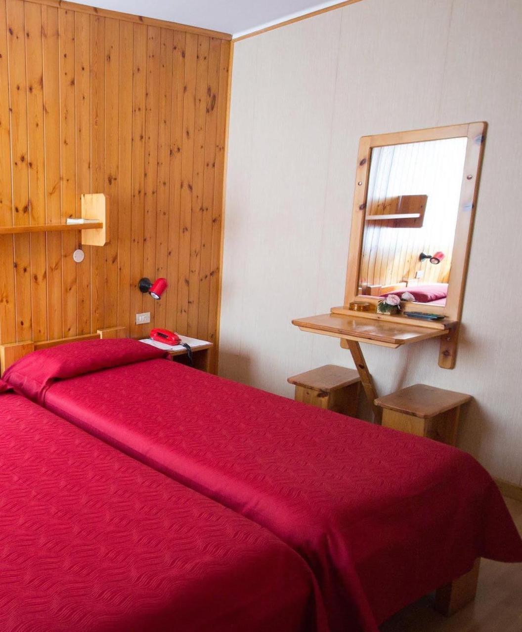 Meuble Albergo Dante Bormio Kültér fotó