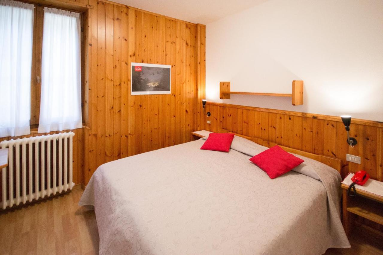 Meuble Albergo Dante Bormio Kültér fotó